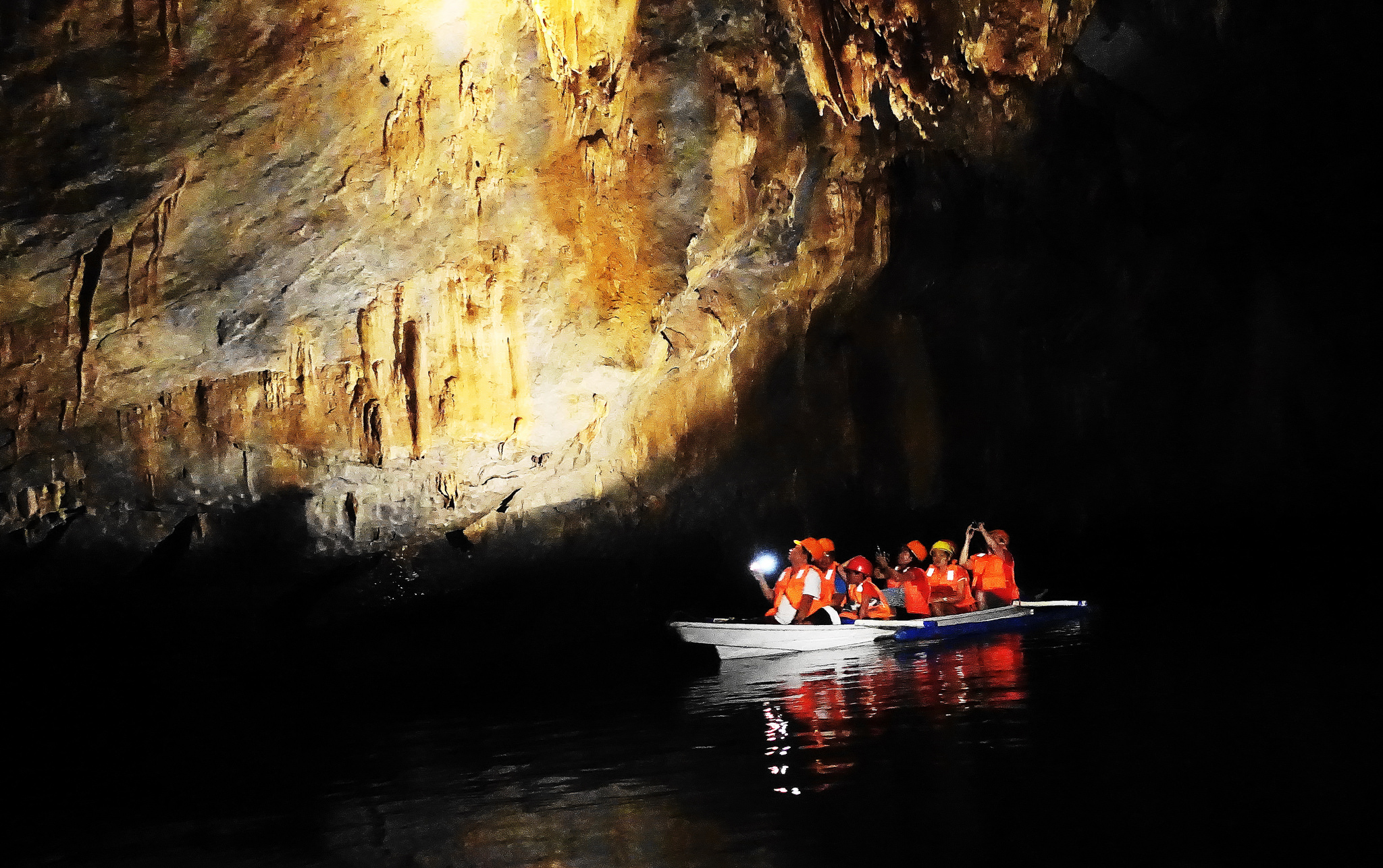 Richard Raba/ Flicker Dramatic stalactite and stalagmite formations waiting to be explored.